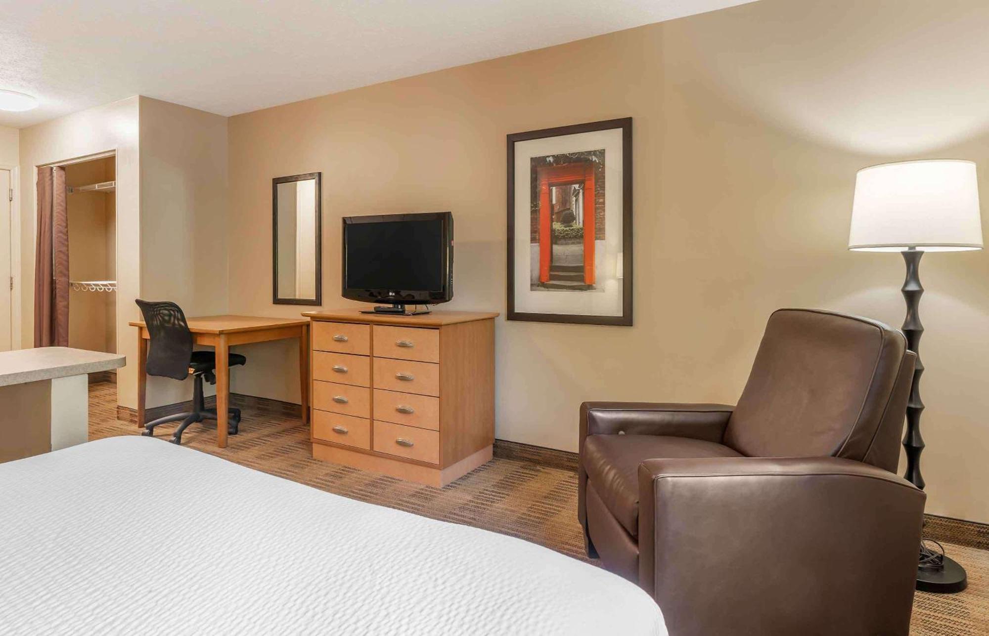 Extended Stay America Select Suites - Charlotte - Tyvola Rd - Executive Park Esterno foto